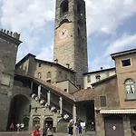Piazza Vecchia 4*