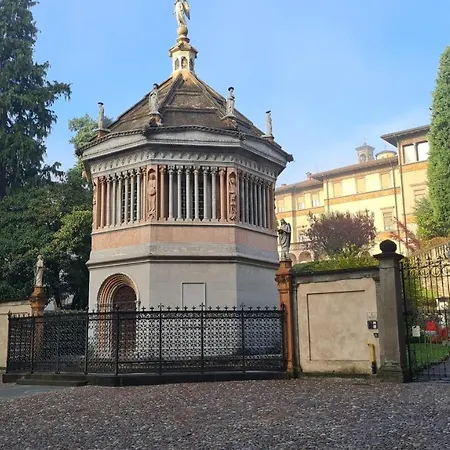 Piazza Vecchia מלון