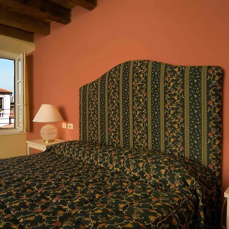 Piazza Vecchia 4* Bérgamo