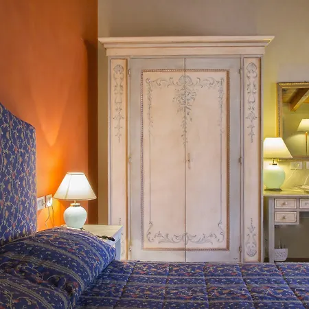 Piazza Vecchia Hotel