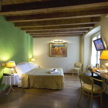 Piazza Vecchia Hotel