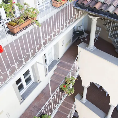 Piazza Vecchia Hotel