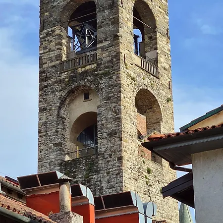 Piazza Vecchia 4* Bérgamo