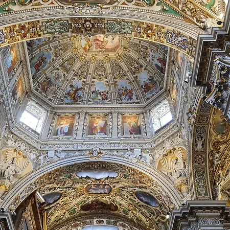 Piazza Vecchia Hotel