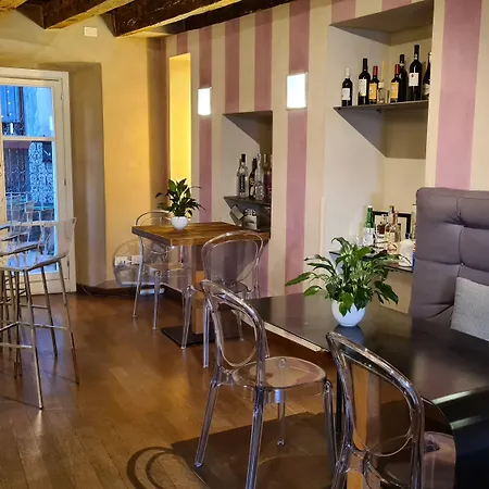 Piazza Vecchia Hotel