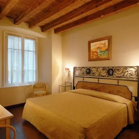 Piazza Vecchia Szálloda 4*