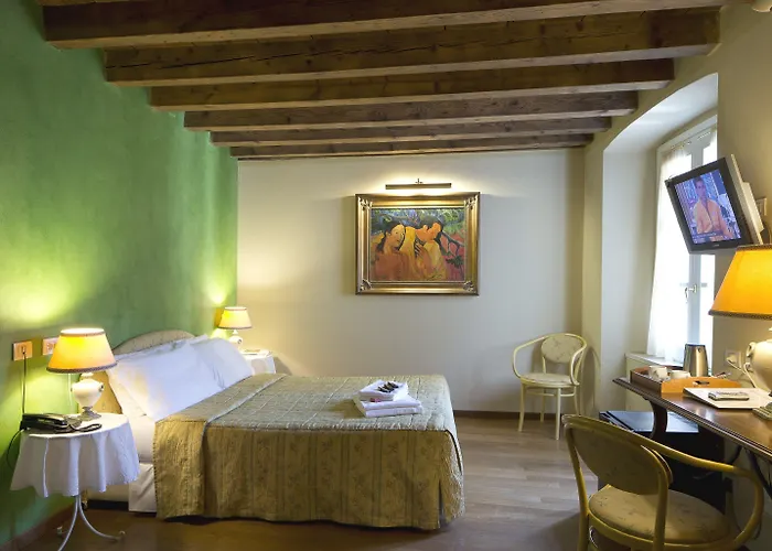 Piazza Vecchia Hotel