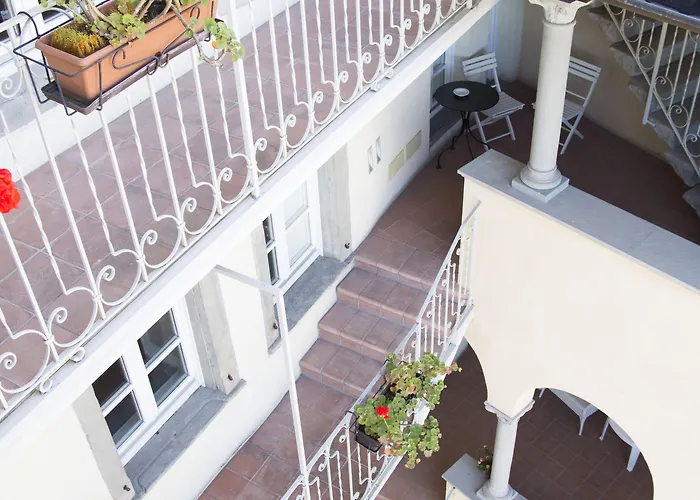 Piazza Vecchia Hotel