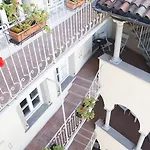 Piazza Vecchia Hotel